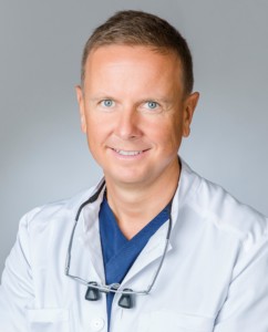 Portraitfoto von Dr. Alexander Neubauer der Medident Bavaria